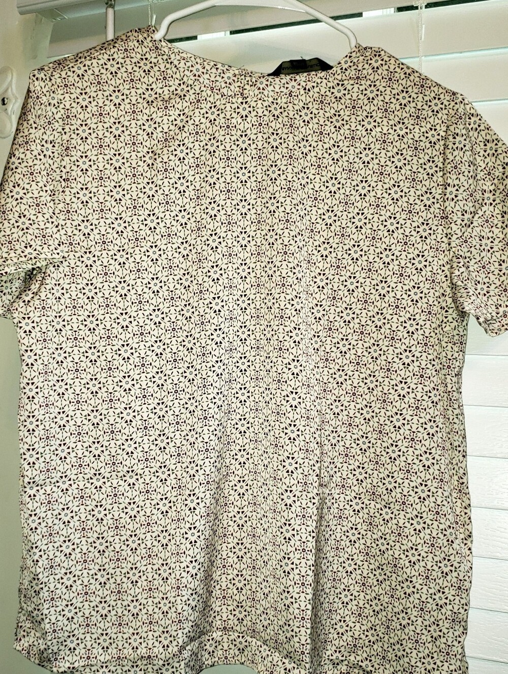 Banana Republic Top Cream Short-Sleeve with Dark Reddish Brown Geometric Print